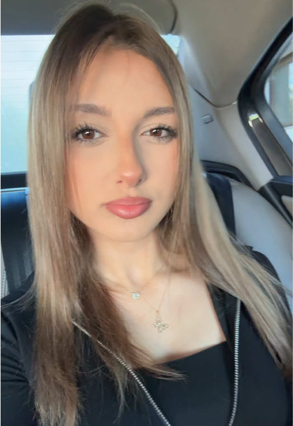 @𝓈𝒶𝓇𝒶🤍