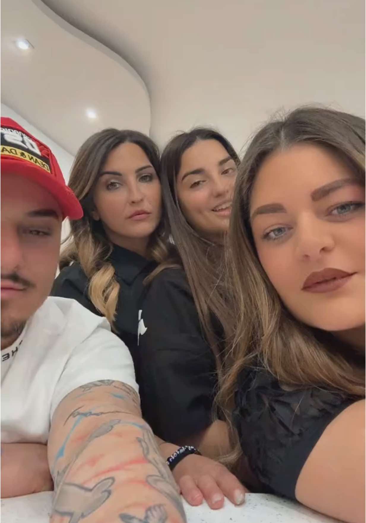 @Annadascoli 🌹