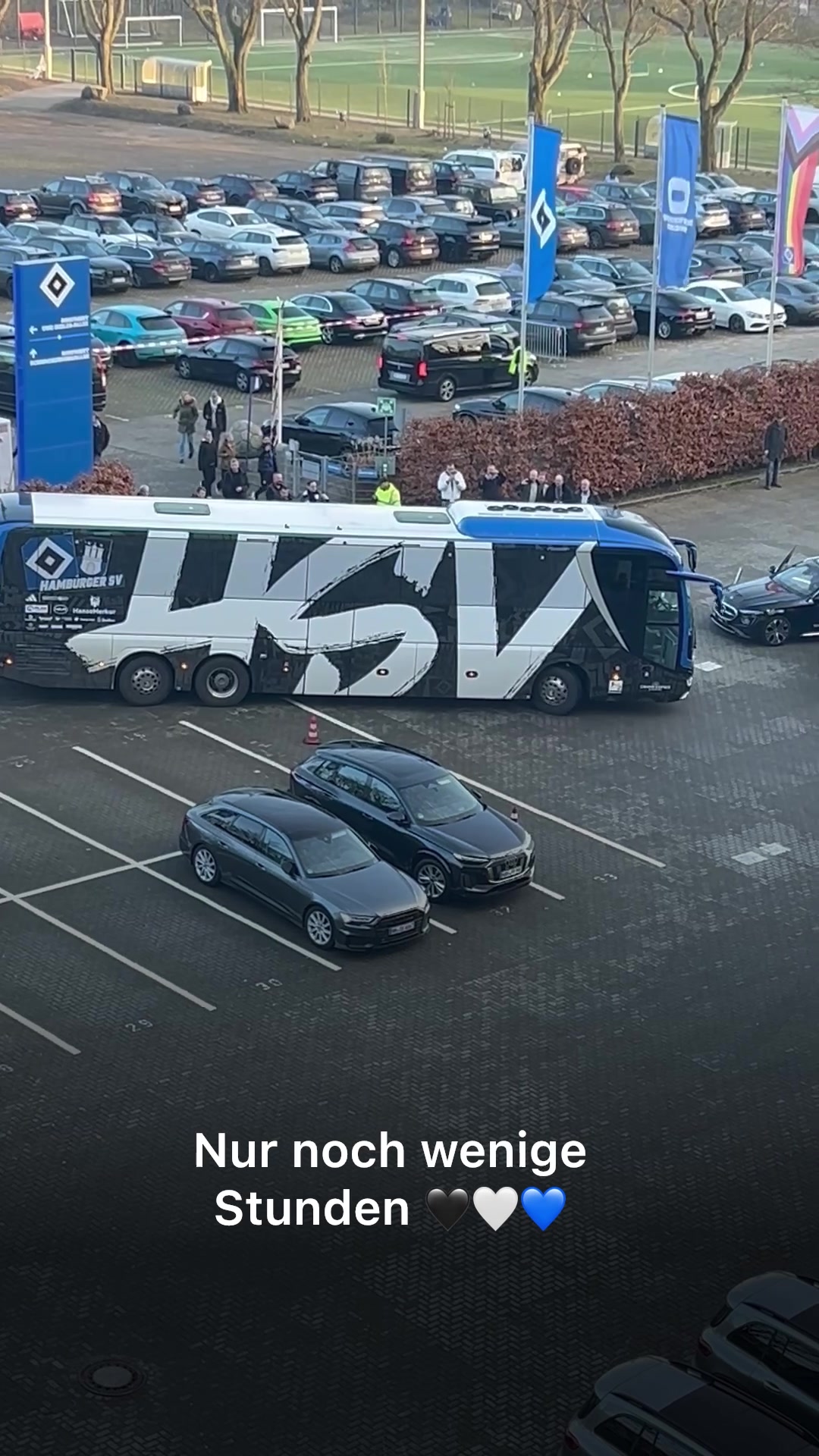 @Euer Ehren 🖤🤍💙
