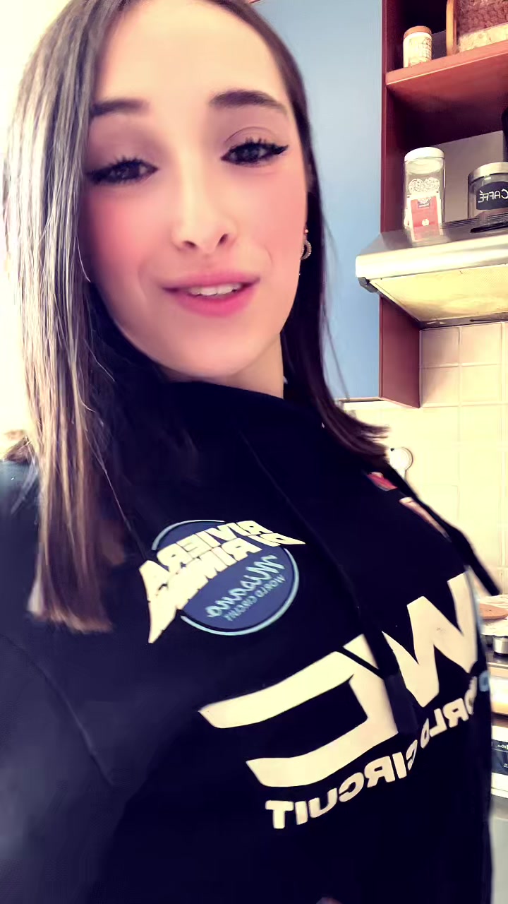 @👧🏻