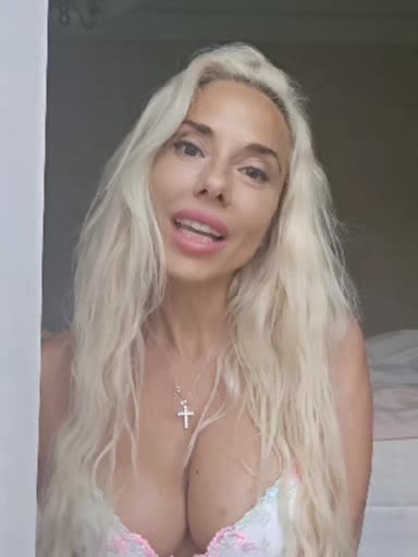 @BlondiFox