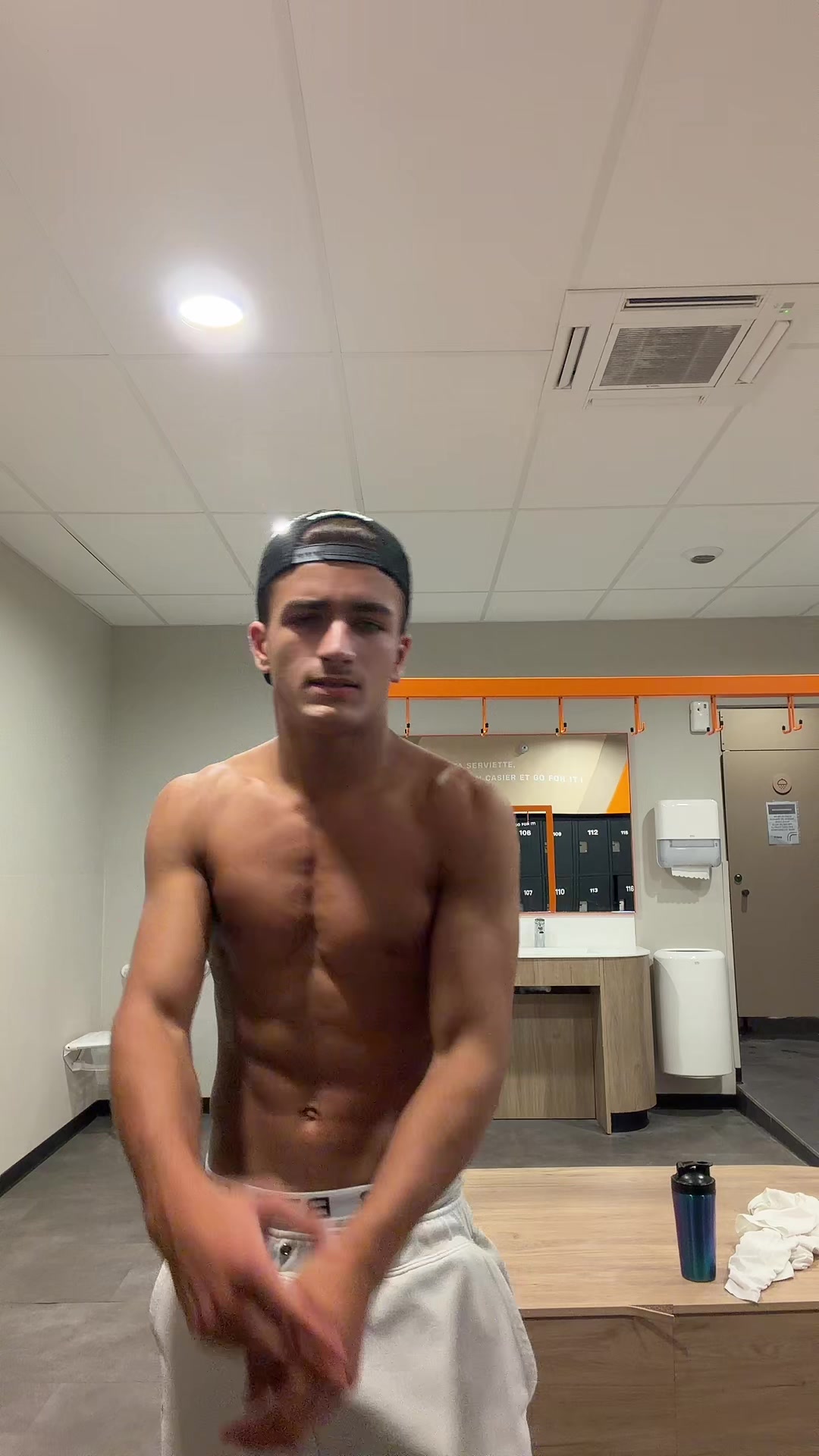 @r0main