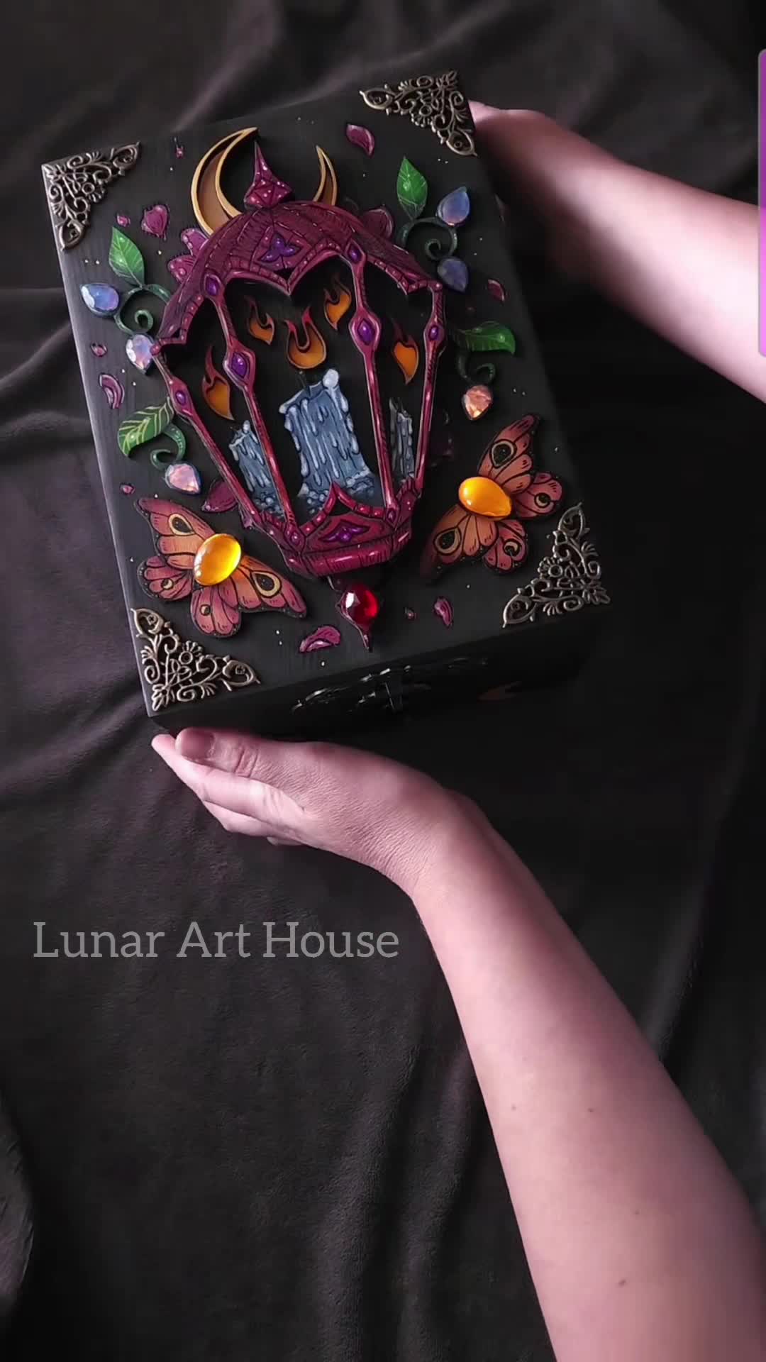 @LunarArtHouse