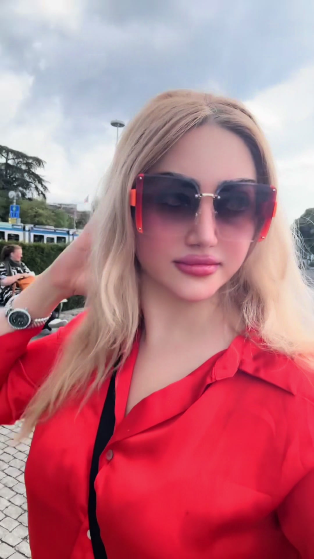 @Swiss🇨🇭Lara