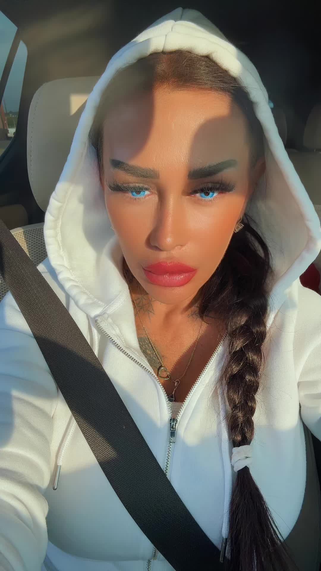 @LennaHorvath