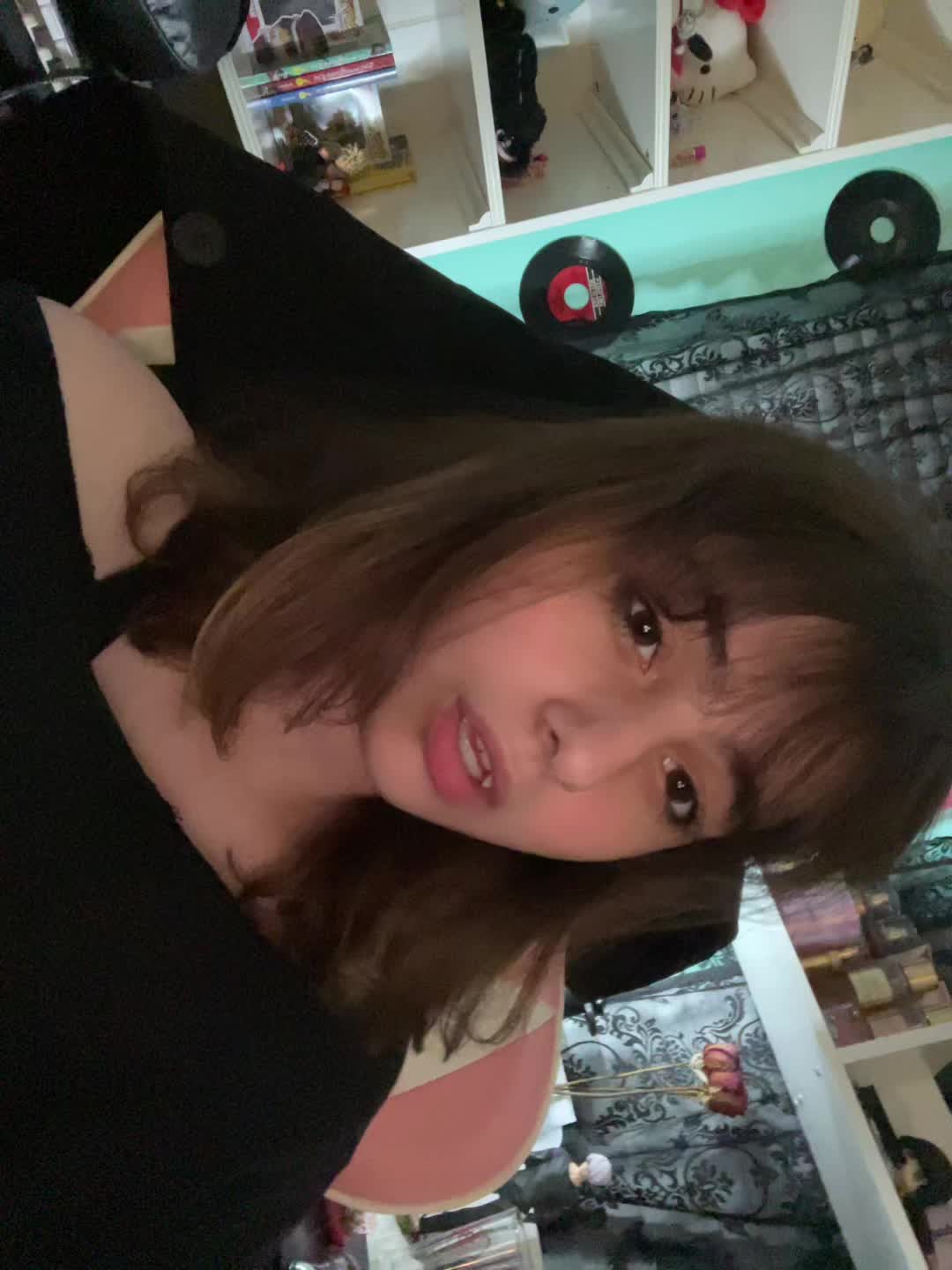 @👾