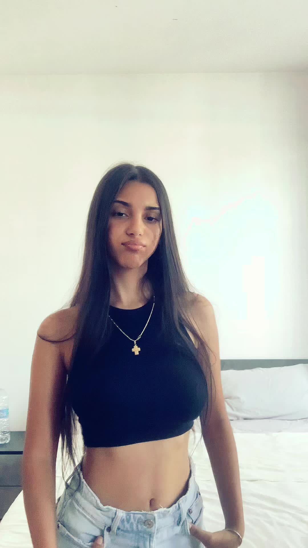@Thereal𝓵𝓪𝓿𝓲𝓷𝓲𝓪💋