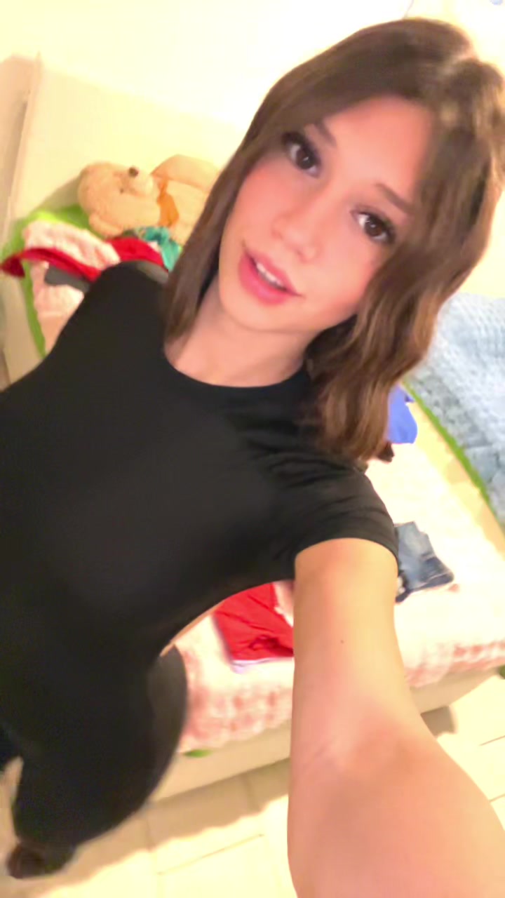 @𝑬𝒎𝒊𝒍𝒊𝒆𝒕𝒕𝒂💋