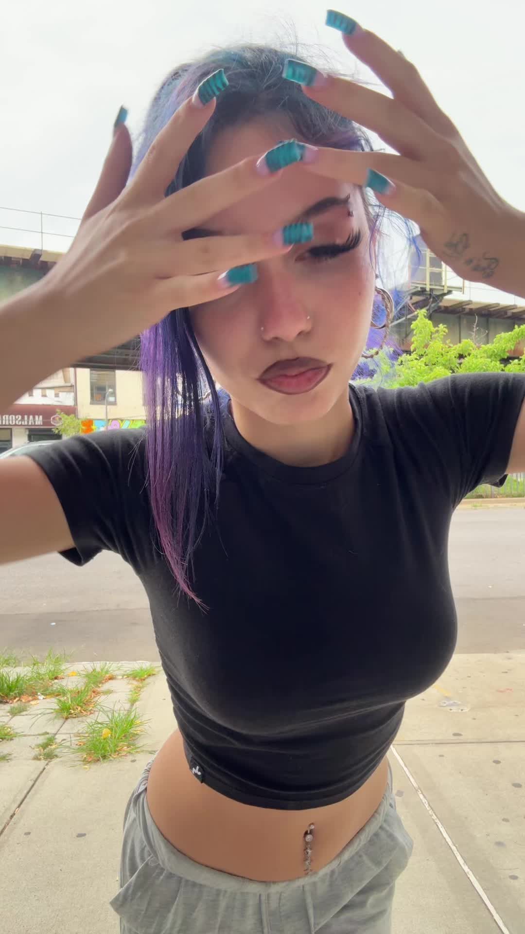 @qh0st1n