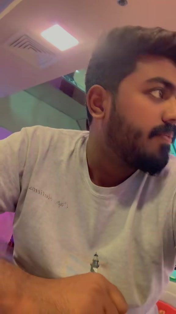 @ملک عمار 🕊️