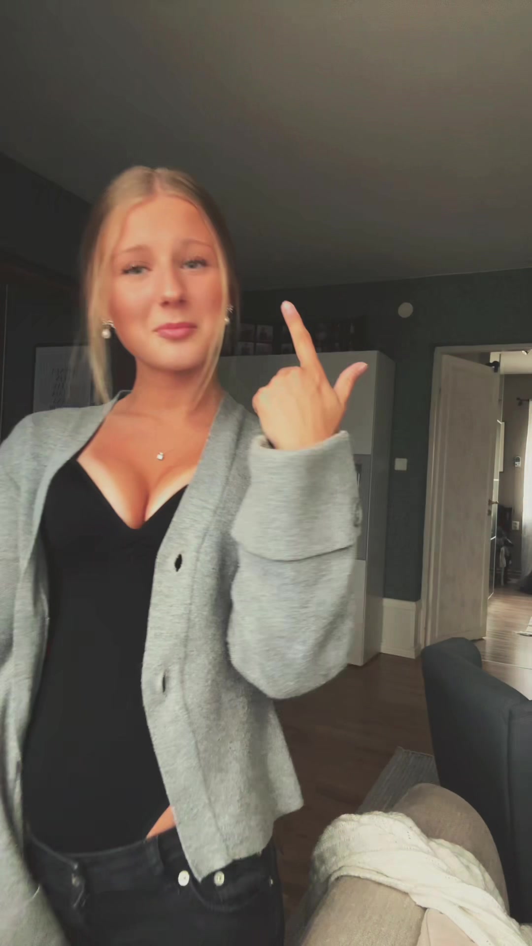 @𝓥