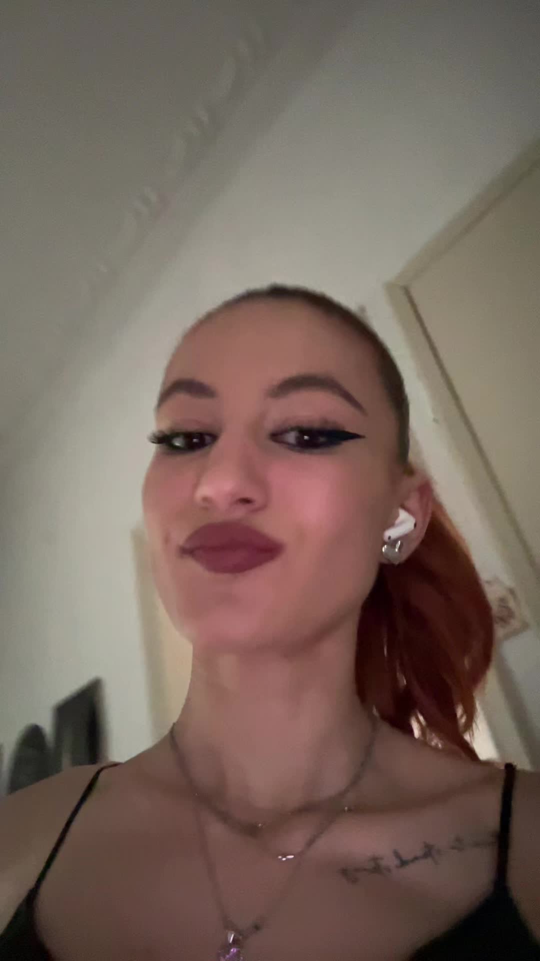 @👩🏼🦰