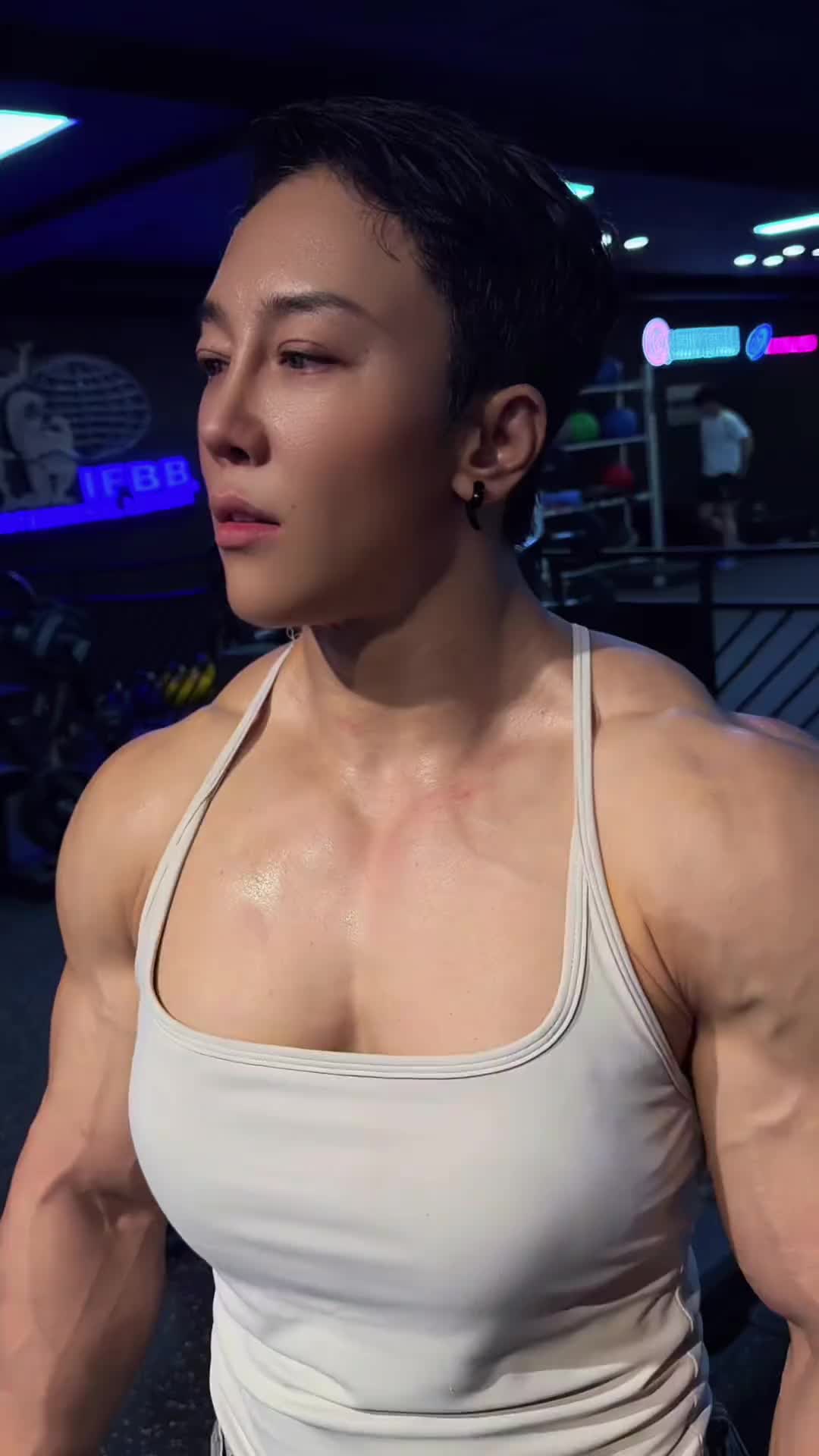 @muscle.girl.queens
