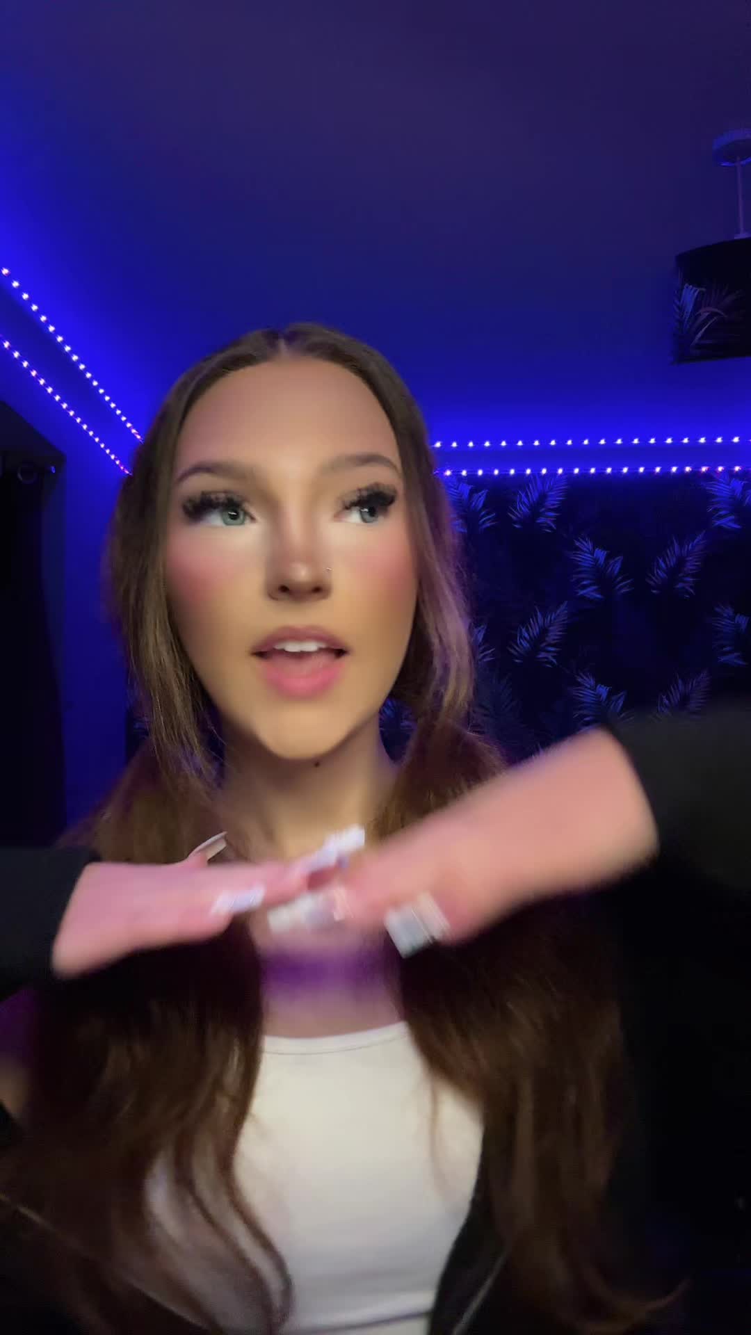 @Ella🍎
