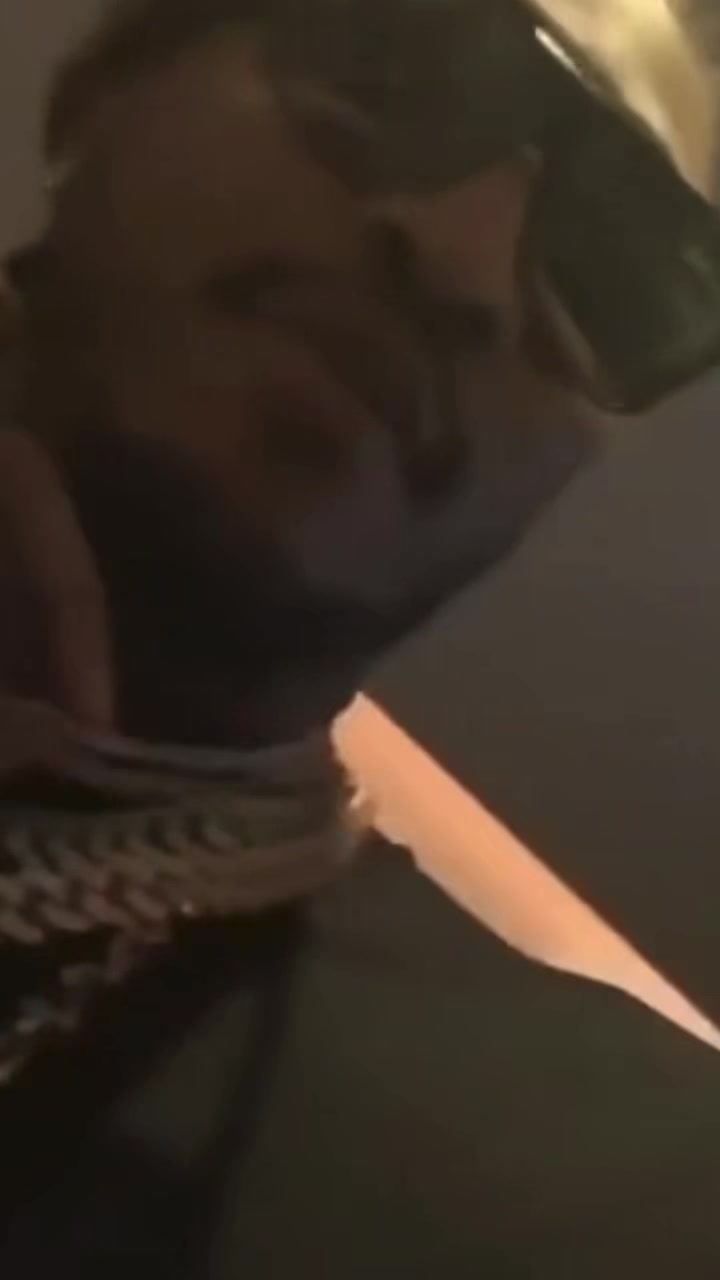 @✃