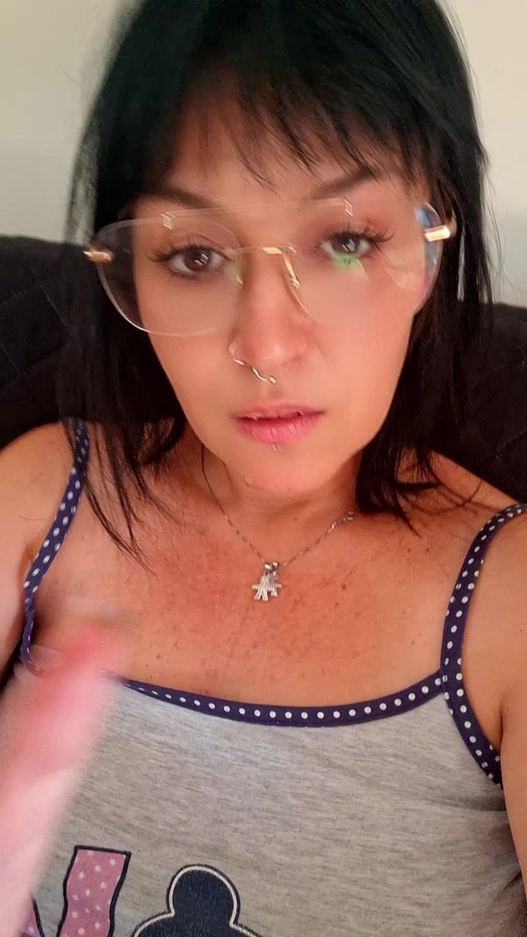 @Queen_of. The .darkness