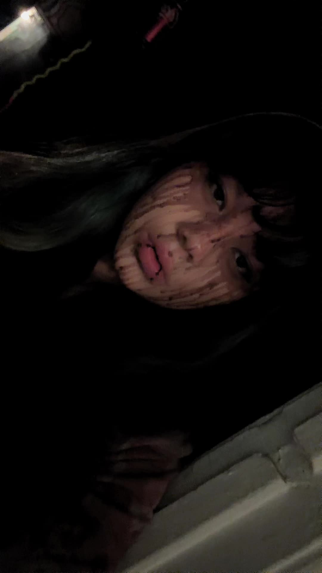 @> ᵥ_ᵥ <