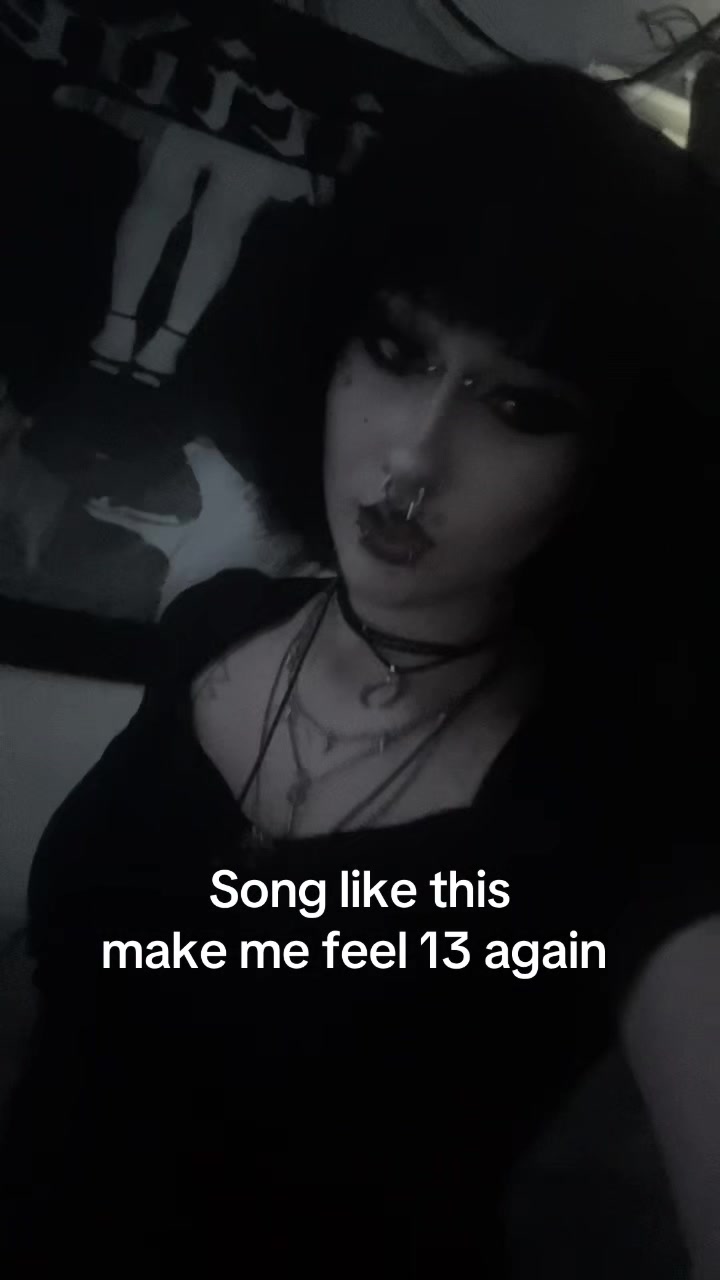 @𝔰𝔦𝔯𝔦𝔰 𓋹🧟♀️ ݁ ˖ִ