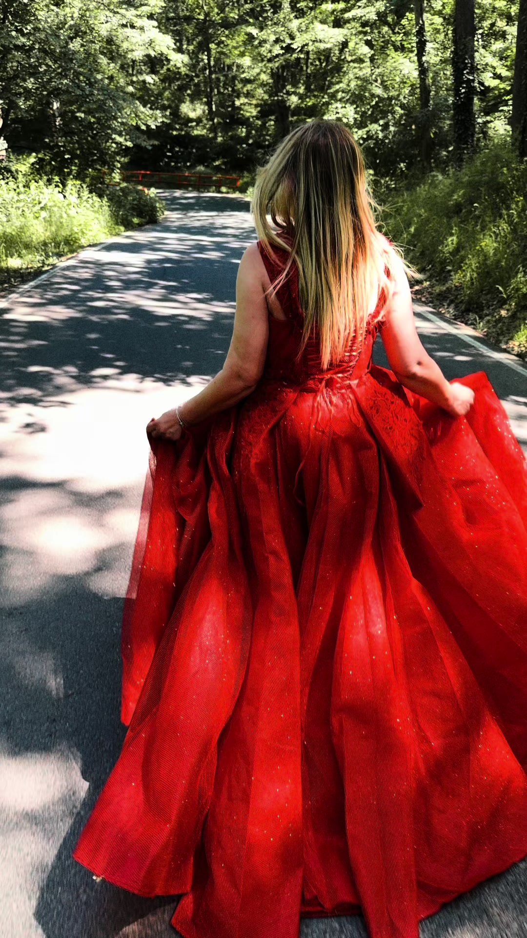 @FlyingDressesBelgrade