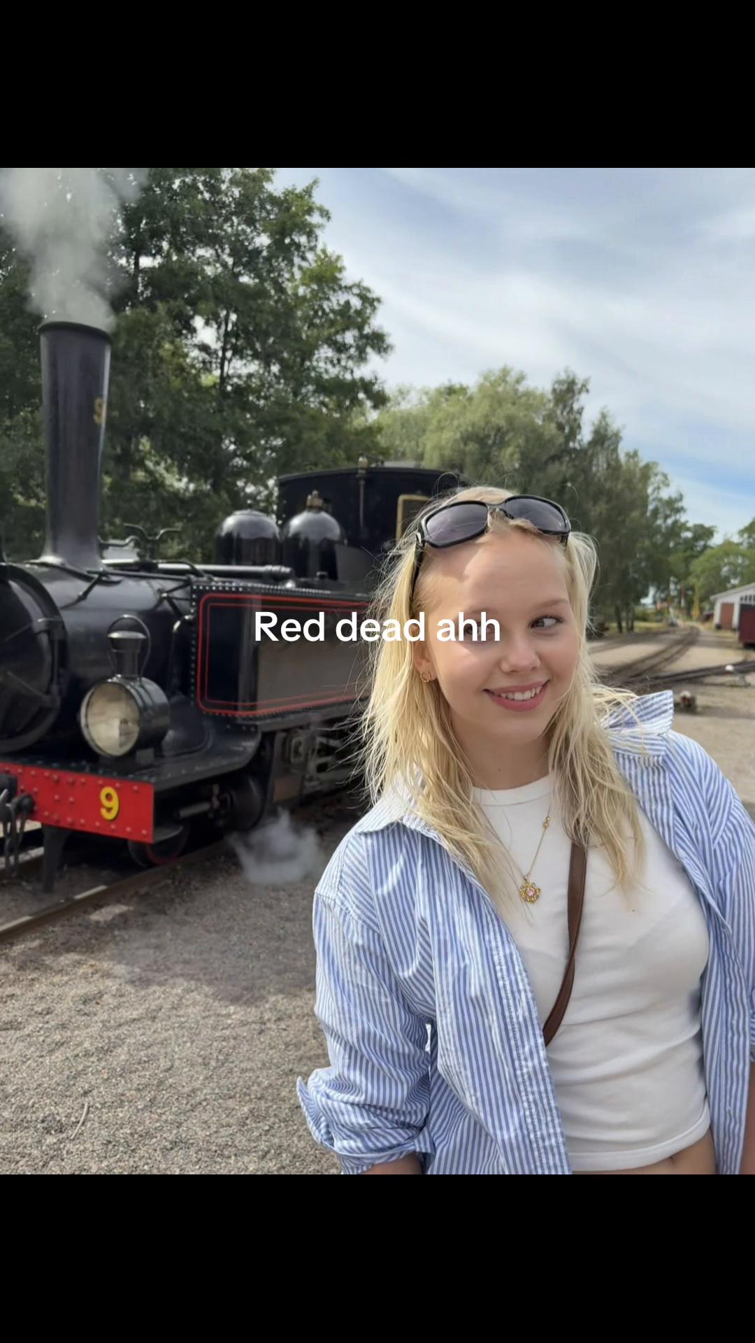 @elisedrinksalmondmilk