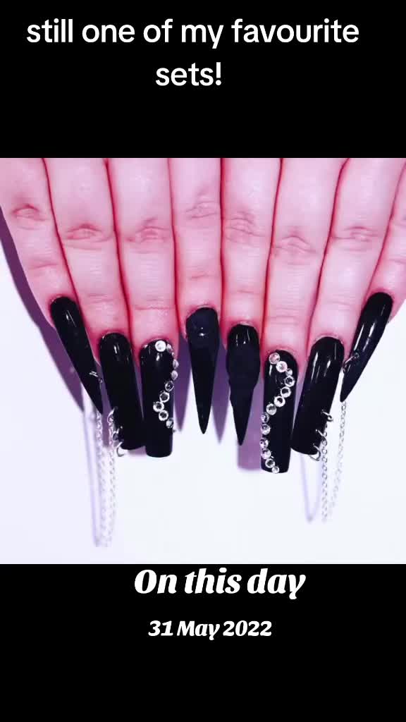 @Aurora 💀🖤🦓