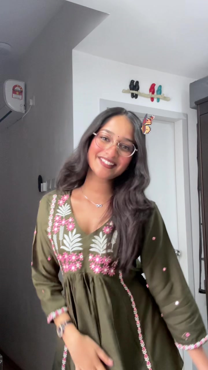 @𝒟𝒽𝒶𝓇𝒾𝓃𝒾 𝒟𝑒𝓋𝒾 👸🏻