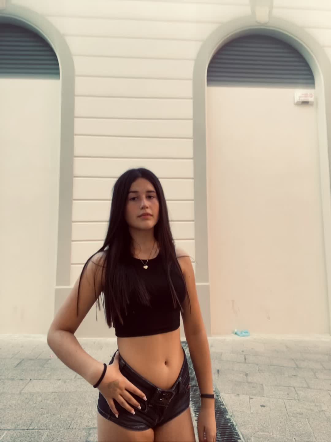 @𝑇𝑎𝑛𝑖𝑎