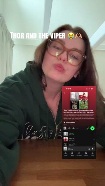 @Jordyn | Booktok ✨🖤📚
