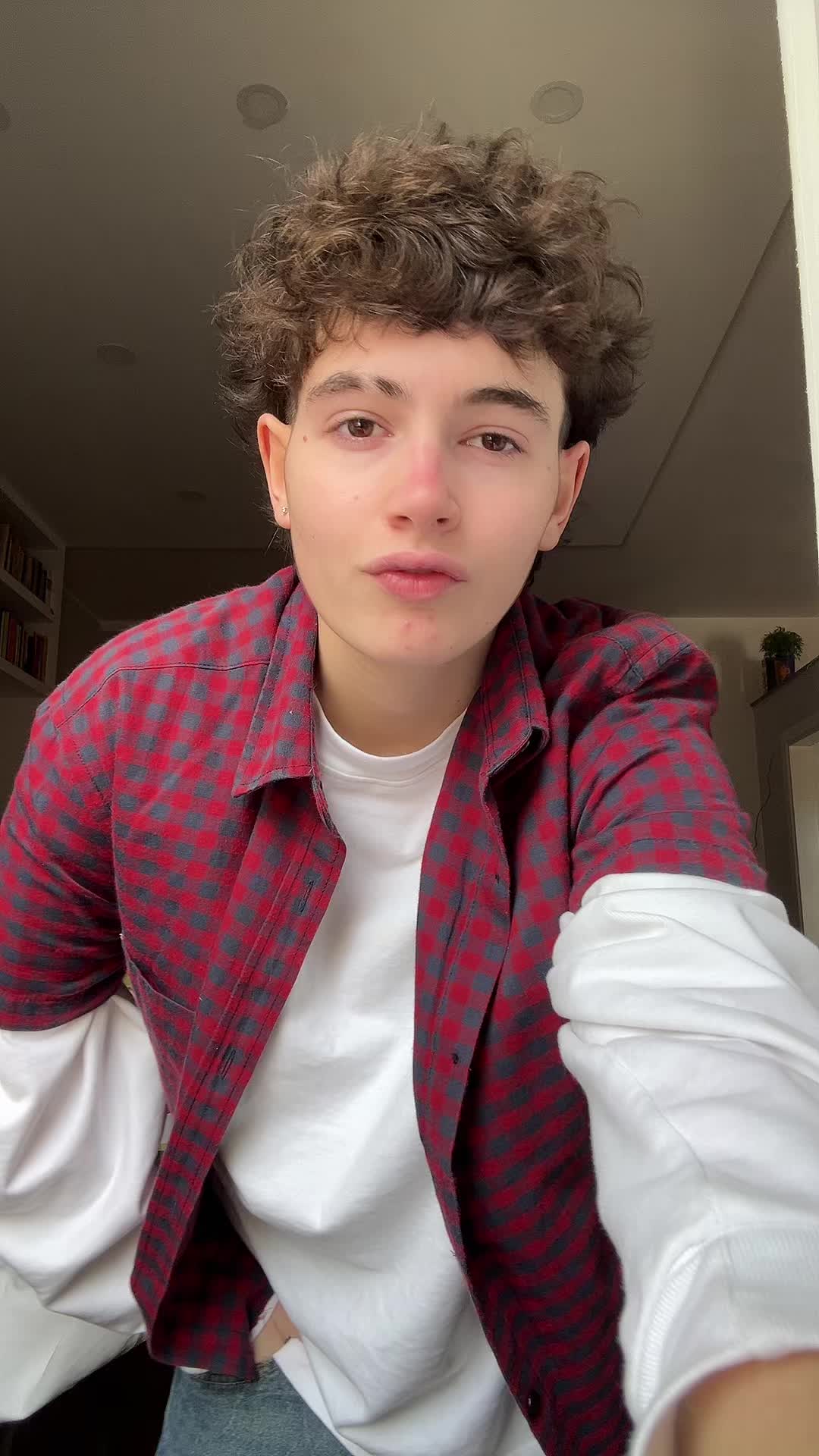 @I S A🦔