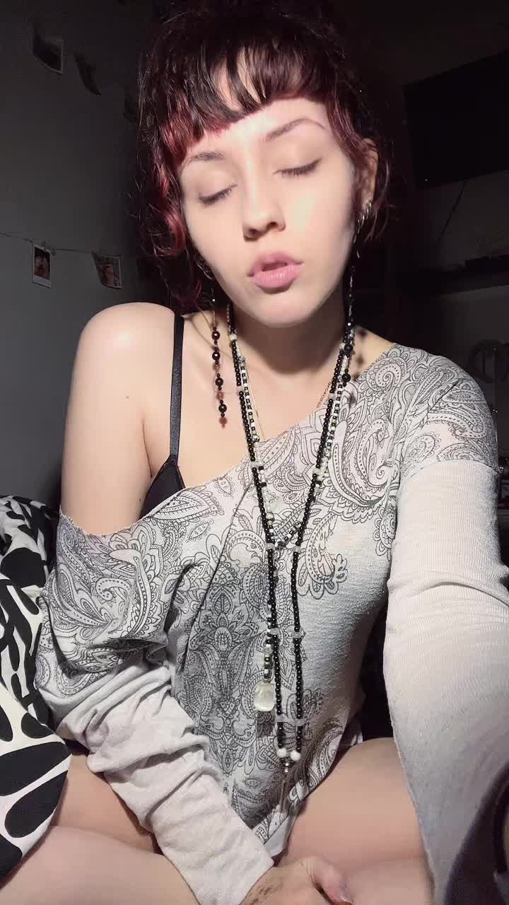 @thatgirlobsessedwithcats