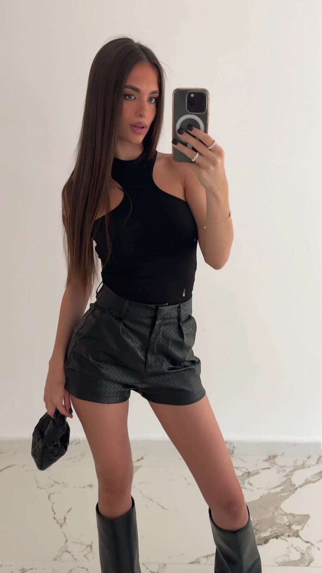 @𝐇