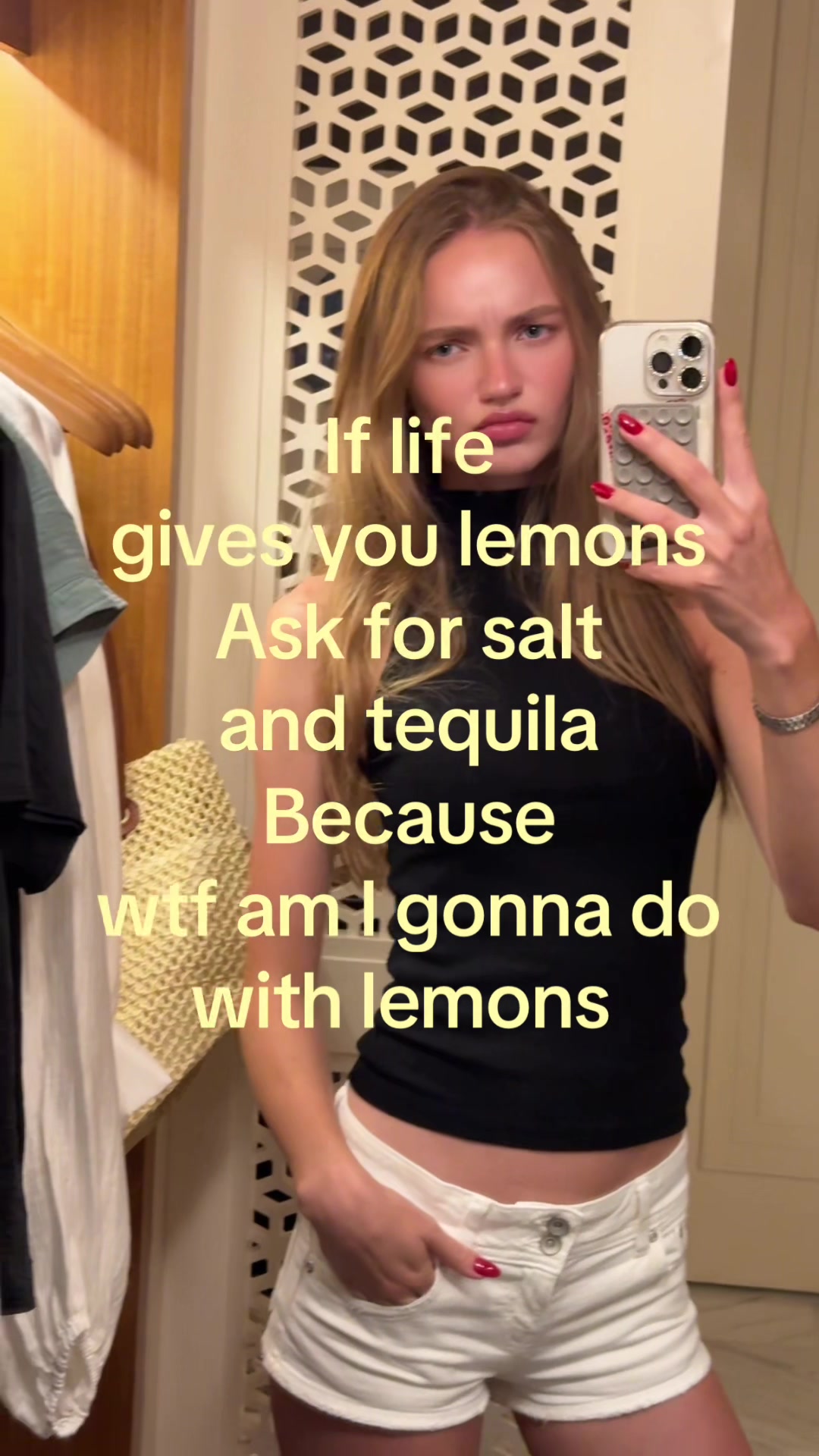 @𝓜.