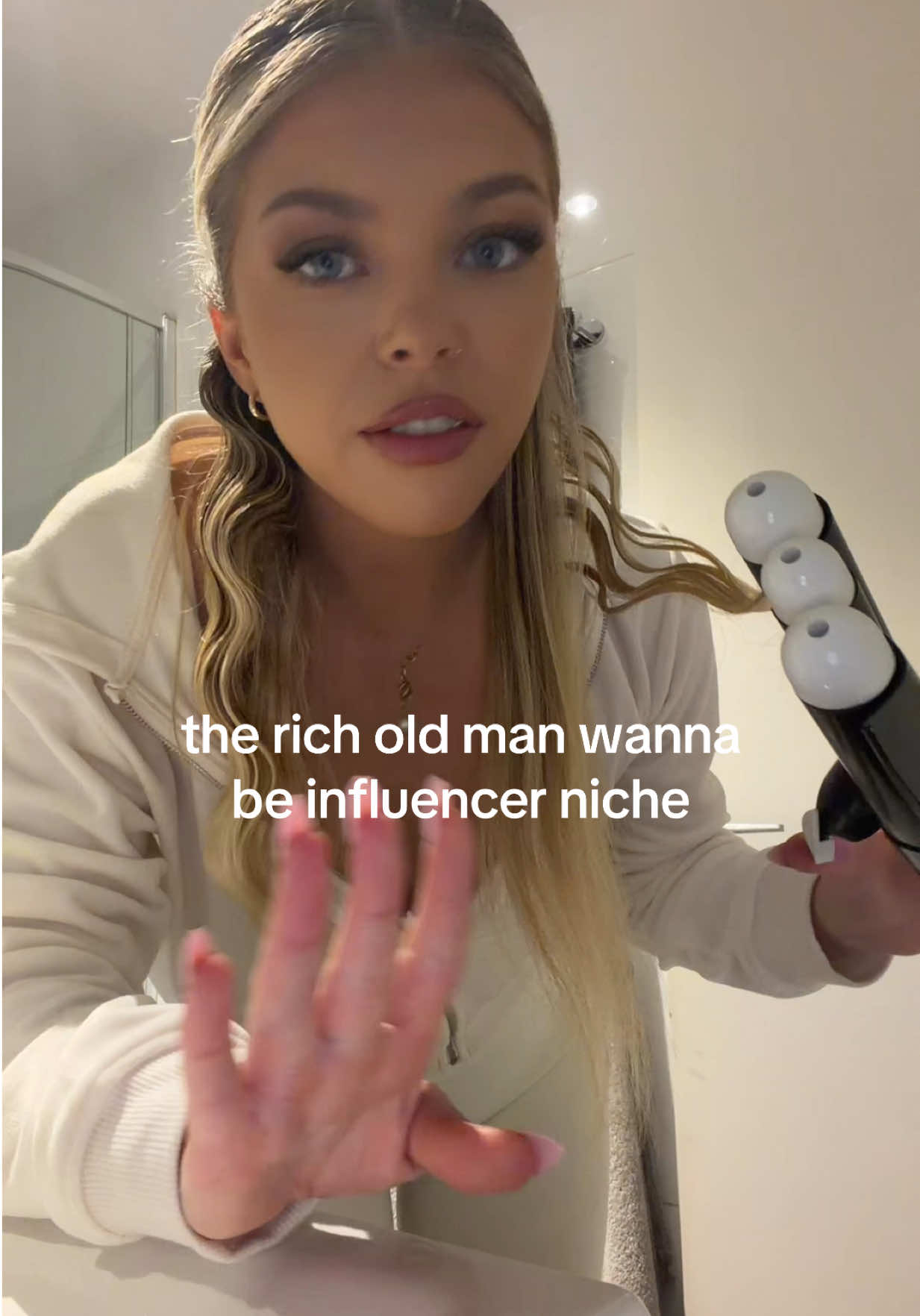 @bimbocityblonde