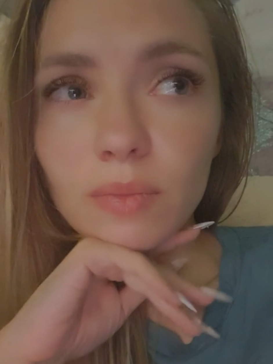 @𝓀𝓇𝒾𝓈___𝒸𝒽𝑒