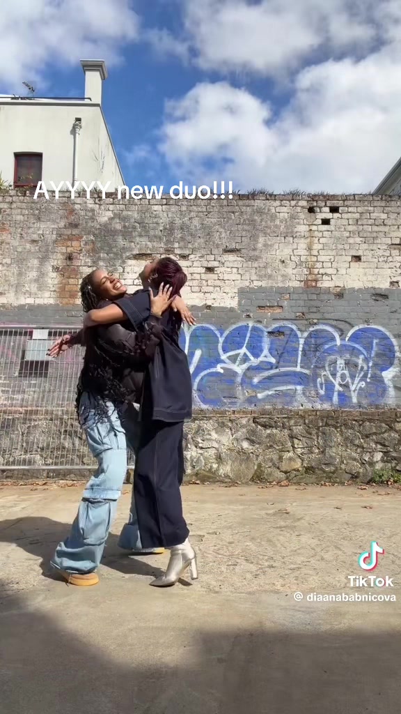 @𝐯𝐢𝐚 🎫✈️🎶🌆💫🍒🪩💋