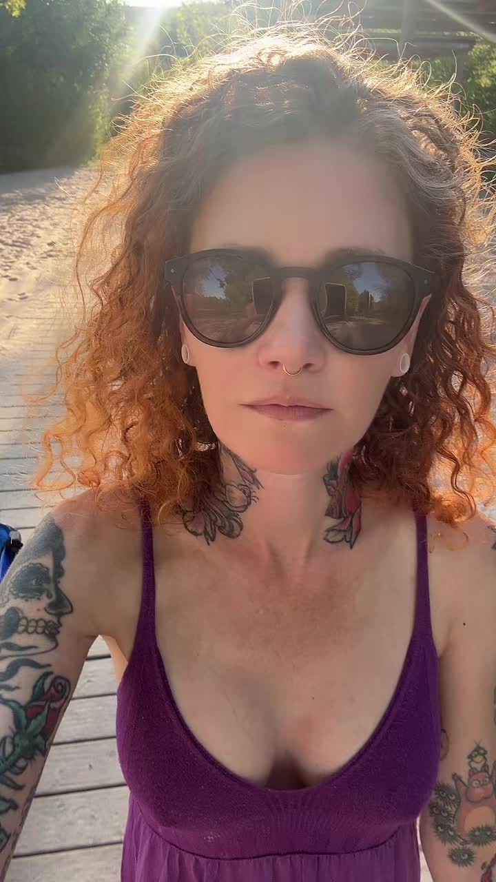 @Curlyhairwithtattoos