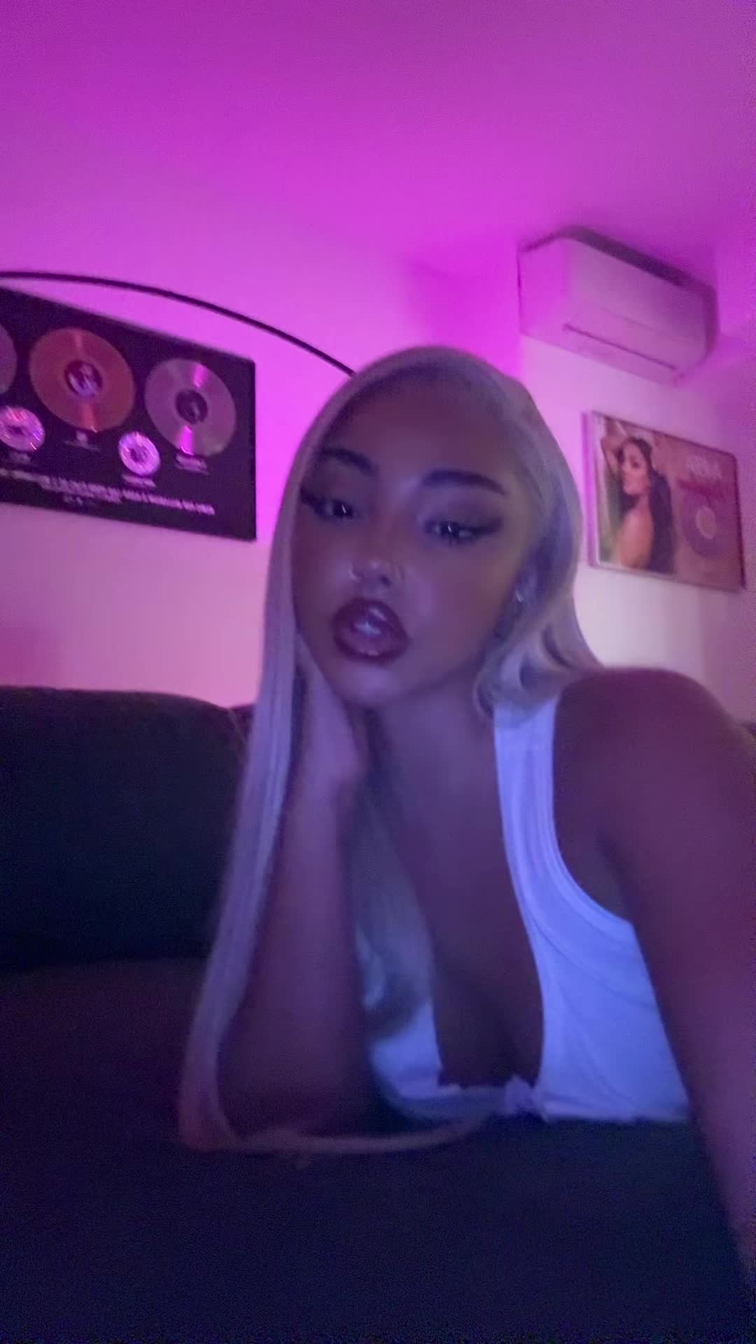 @Wejdene