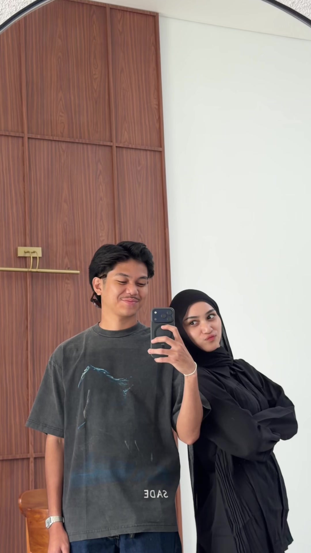 @mon