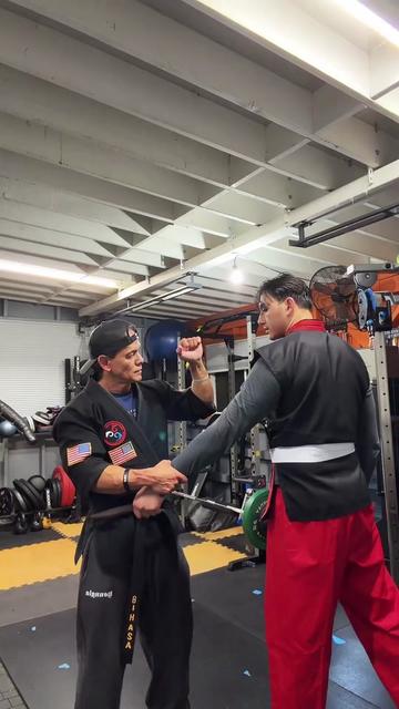 @ARMBAR.STRIKE SELFDEFENCE