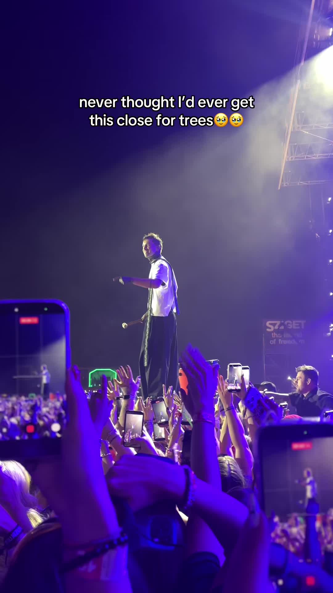 @mia |-/