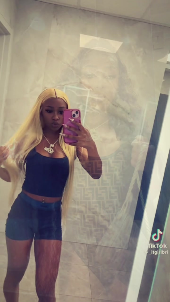 @Monae