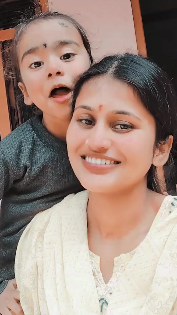 @Aneesa🧿