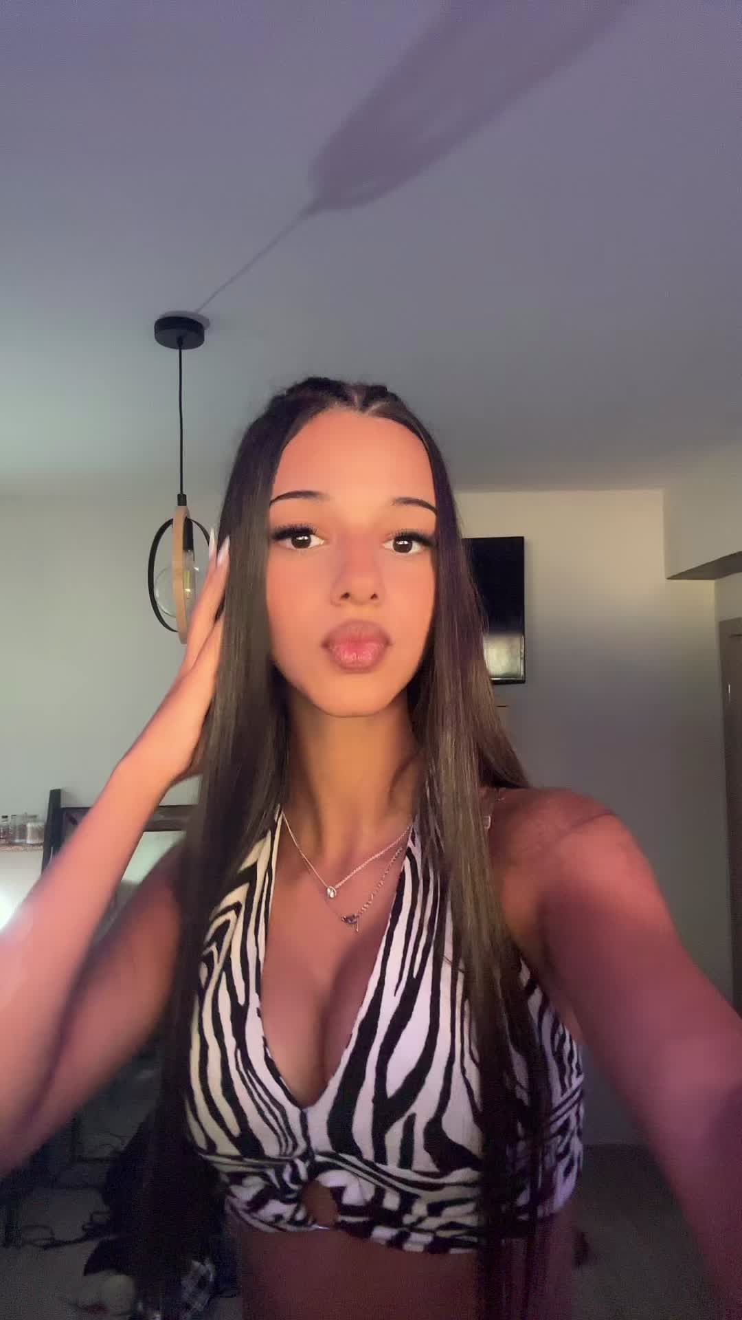 @𝑒𝓁𝑒𝒻𝓉𝒽𝑒𝓇𝒾𝒶