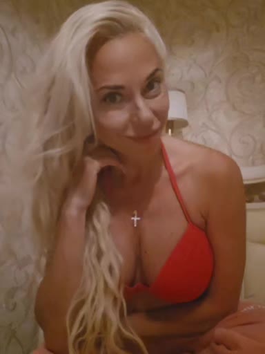 @BlondiFox