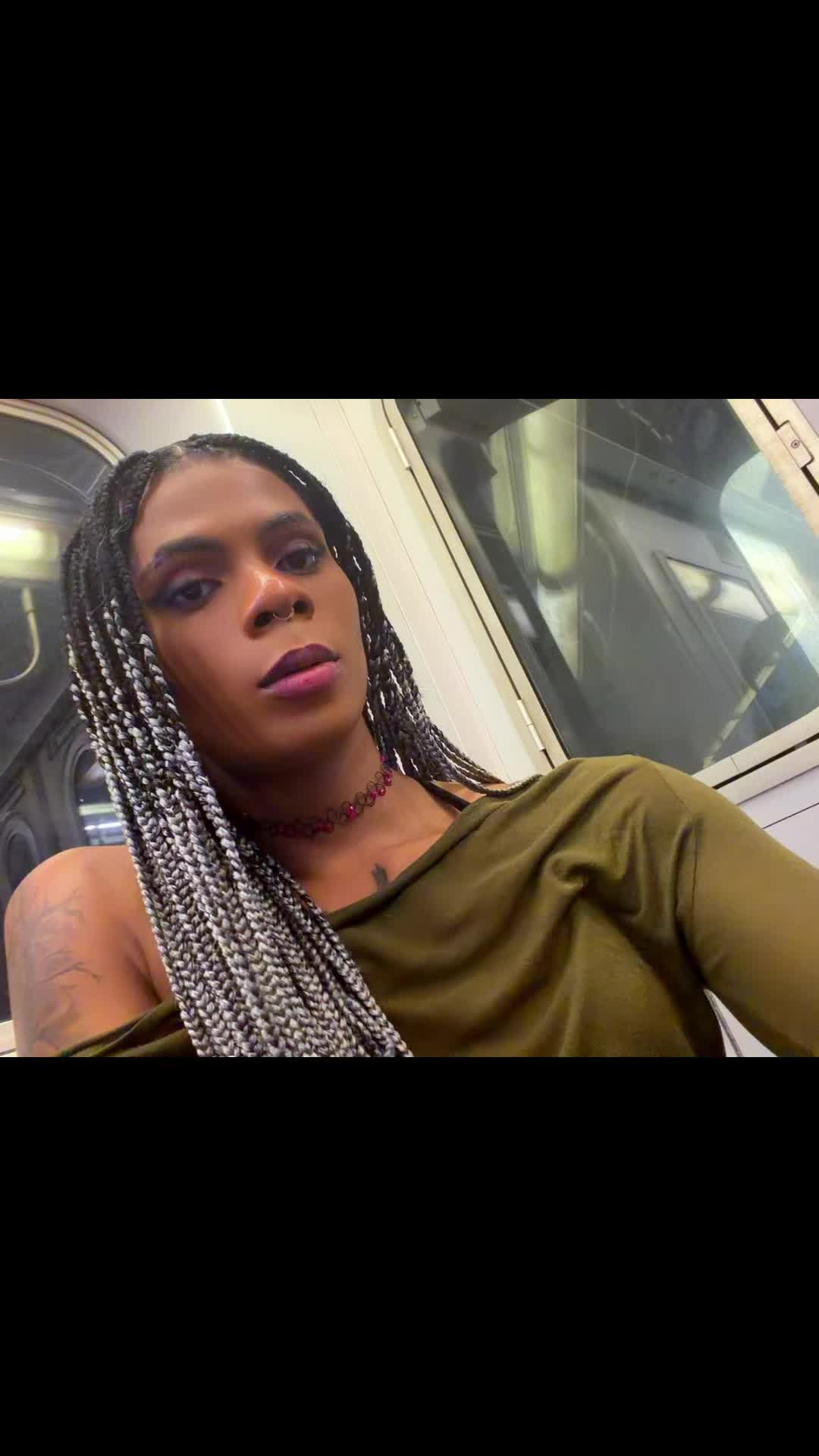 @Davora Demure
