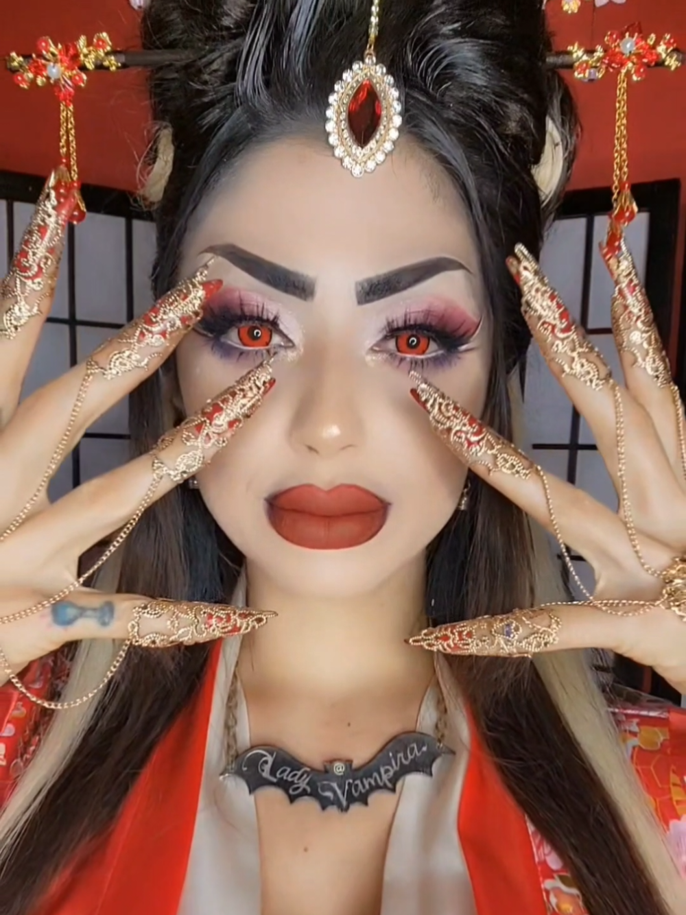 @Lady Vampira