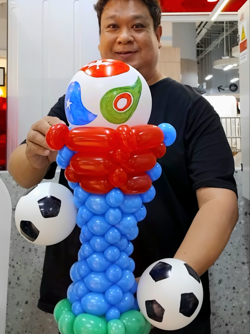 @Max Clown แชมป์บิดลูกโป่ง