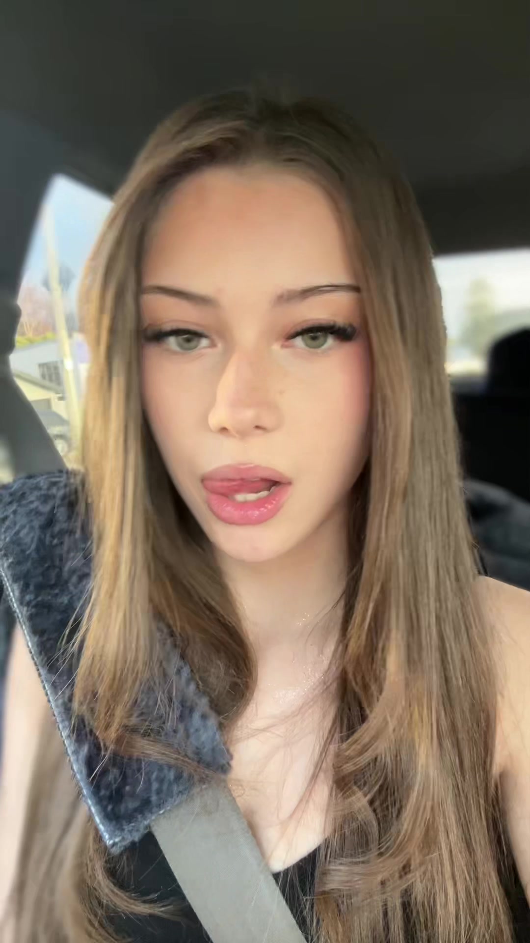 @𝒜𝓊𝓃𝓉𝒾𝑒 𝒜𝓂𝒷𝑒𝓇🌻