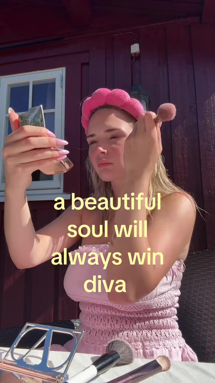 @HEY SOFIA