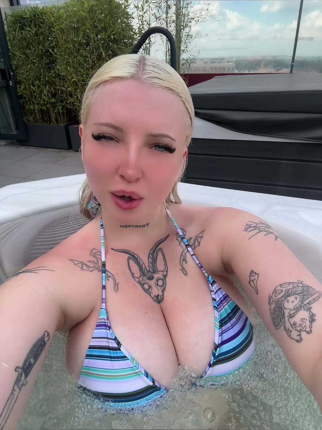 @Vikkzy